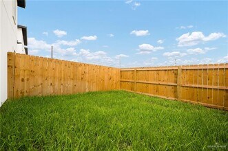 15 Larkspur Ave in McAllen, TX - Building Photo - Building Photo