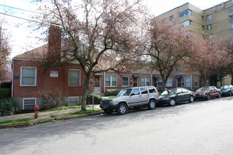 322-342 NW 22nd Ave in Portland, OR - Building Photo - Building Photo