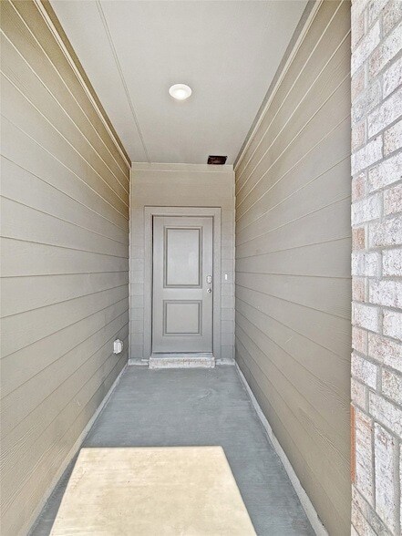 1320 Fitzgerald St in Krum, TX - Building Photo - Building Photo