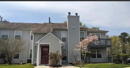 376 Hampton Pl, Unit 376 in Morganville, NJ - Building Photo - Building Photo