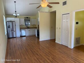 114 Carmelite Ave NW in Palm Bay, FL - Foto de edificio - Building Photo