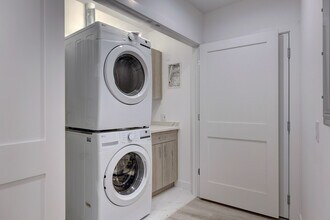 8110 Lincoln Ave in Skokie, IL - Building Photo - Building Photo