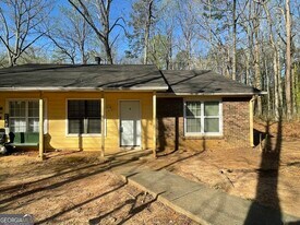 688 Bellemeade Dr SW in Marietta, GA - Building Photo