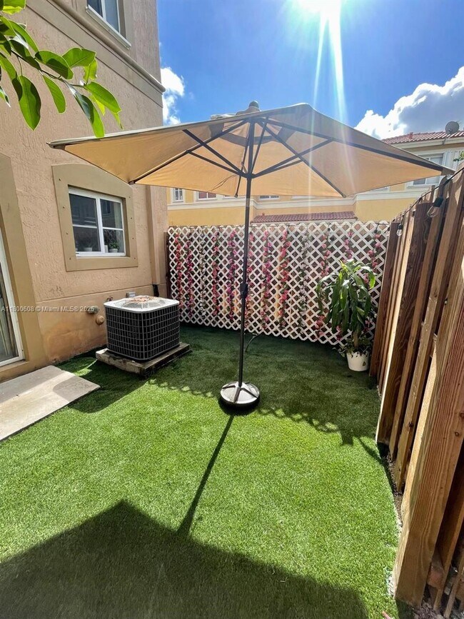 8526 NW 107th Passage in Doral, FL - Building Photo - Building Photo
