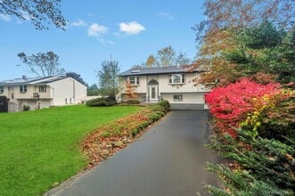 29 Dillon Dr in Dix Hills, NY - Building Photo - Building Photo