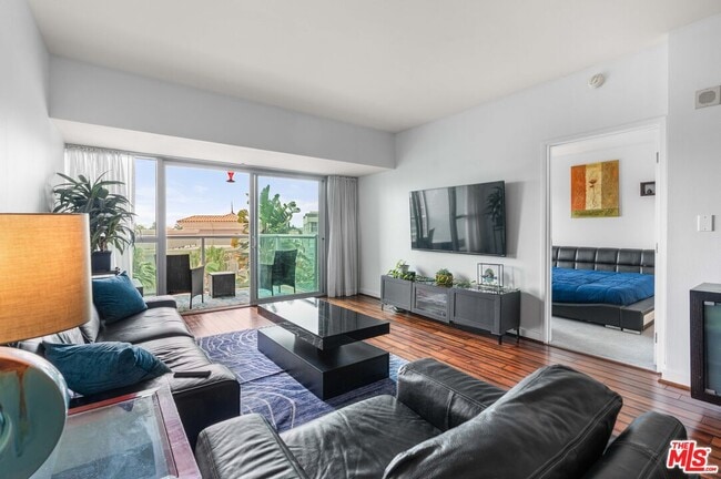 property at 13700 Marina Pointe Dr