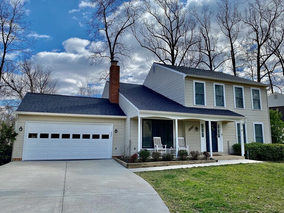9150 Bloom Ct in Burke, VA - Foto de edificio