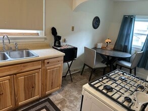 1335 4th Ave, Unit 2nd Floor in Ford City, PA - Building Photo - Building Photo