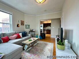 839 Parker St in Boston, MA - Building Photo