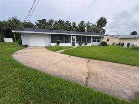 116 Myakka Dr in Venice, FL - Building Photo