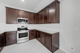 2130 Mirror Ridge Ct in Texas City, TX - Foto de edificio - Building Photo