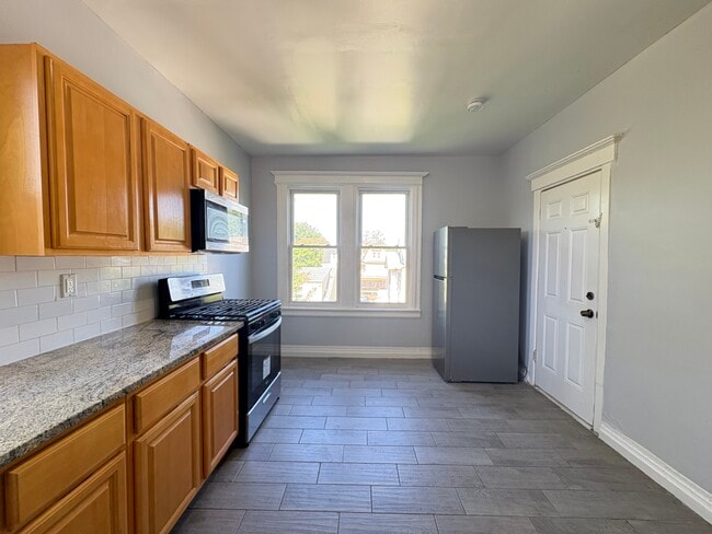 99 Columbia Ave, Unit 3 in Newark, NJ - Foto de edificio - Building Photo