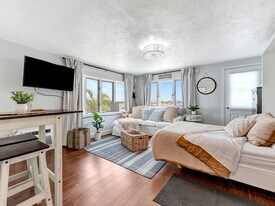 483 E Shore Dr in Clearwater, FL - Building Photo