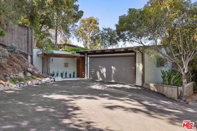2333 Hidalgo Ave in Los Angeles, CA - Building Photo - Building Photo