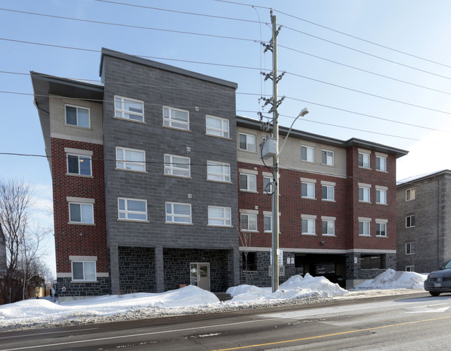 69-71 Columbia St W in Waterloo, ON - Building Photo - Building Photo