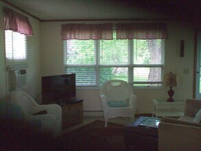 73 Aspen Rd in South Kingstown, RI - Building Photo - Building Photo