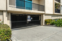 Coast Plaza in Long Beach, CA - Foto de edificio - Building Photo