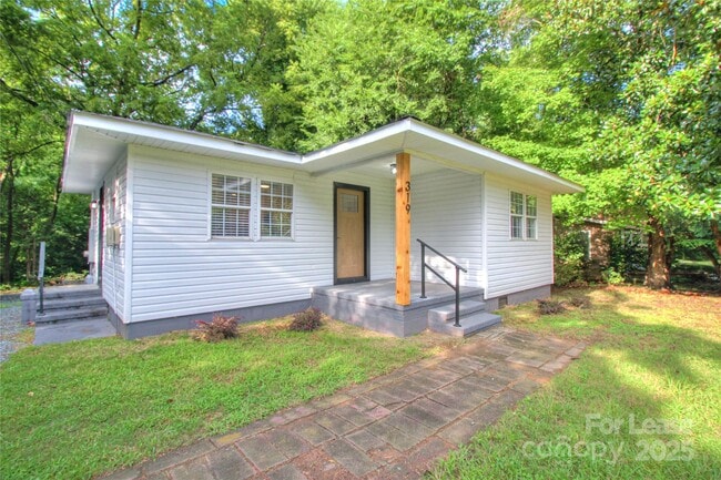 319 Howie Mine Rd in Waxhaw, NC - Building Photo - Building Photo