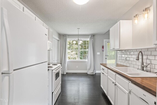 1000 Meadowgreen Dr in Raleigh, NC - Building Photo - Building Photo