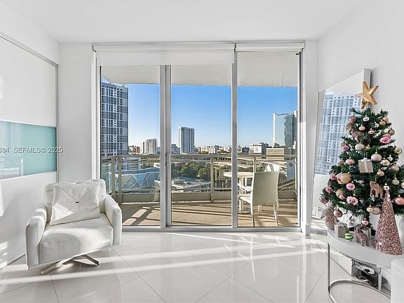 90 SW 3rd St, Unit 79 in Miami, FL - Building Photo - Building Photo