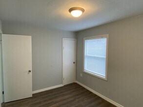 8110 SE Raymond St in Portland, OR - Building Photo - Building Photo