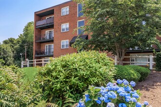 Groton Towers in Groton, CT - Building Photo - Building Photo