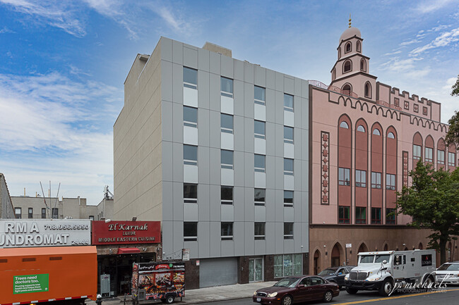 2438-38 Steinway St in Astoria, NY - Foto de edificio - Building Photo