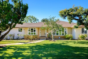 685 Rim Rd in Pasadena, CA - Building Photo