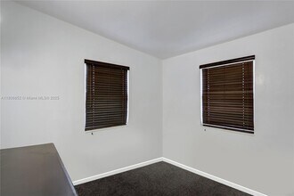 11040 SW 52nd Dr in Miami, FL - Building Photo - Building Photo