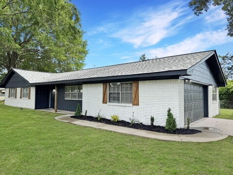 9 Riviera Dr in Conway, AR - Building Photo