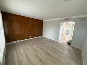 4251 Dolores Ave in Warren, MI - Building Photo - Building Photo