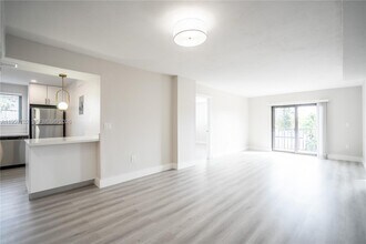 6960 Rue Vendome in Miami, FL - Building Photo - Building Photo