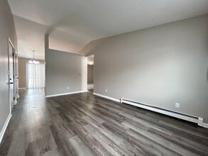 3924 Kenowa Ave in Grandville, MI - Foto de edificio - Building Photo