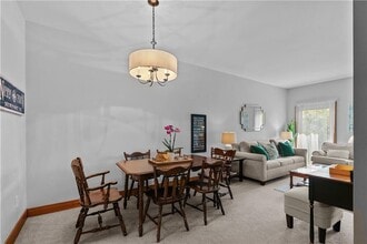 158 Narragansett Ave in Newport, RI - Building Photo - Building Photo