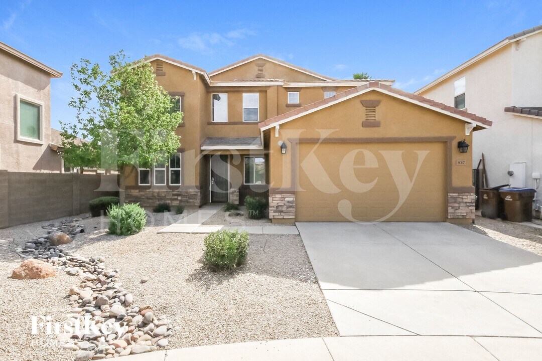 837 E Cierra Cir in San Tan Valley, AZ - Building Photo