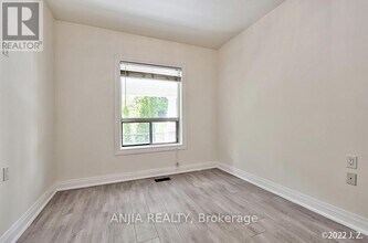 21 Wroxeter Ave in Toronto, ON - Building Photo - Building Photo