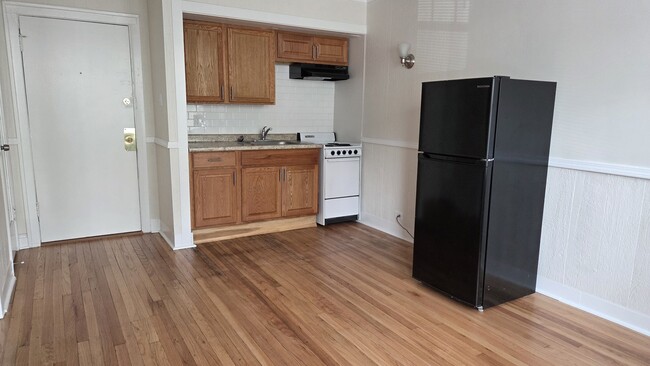1442 W Howard St, Unit 2