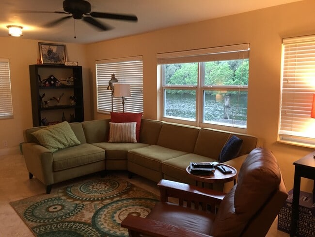 1700 NW 36th Ct in Oakland Park, FL - Building Photo - Building Photo