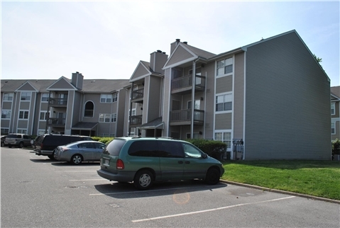 Hampton Club Condominiums in Hampton, VA - Building Photo - Building Photo