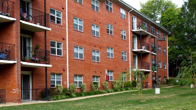 Columbia Park in Arlington, VA - Foto de edificio - Building Photo