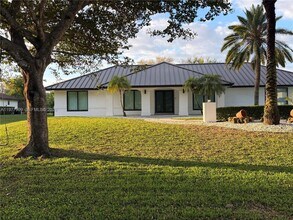 11300 NW 5th St in Plantation, FL - Foto de edificio - Building Photo