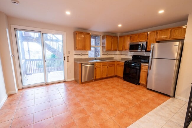 818 Palisade Ave in Union City, NJ - Building Photo - Building Photo