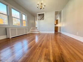 7 Flower St in New Rochelle, NY - Building Photo