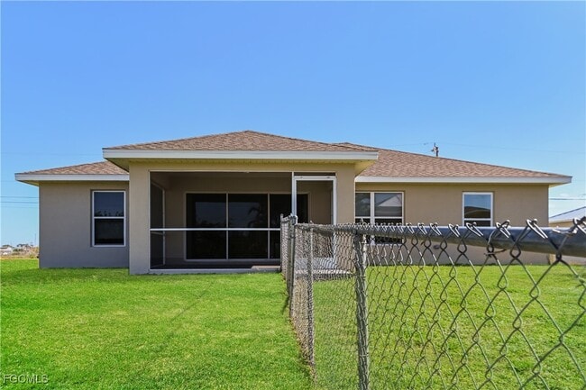 2428 NE 1st Ave in Cape Coral, FL - Building Photo - Building Photo