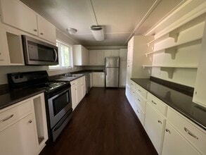 477 County Rd 319 in Frankston, TX - Foto de edificio - Building Photo