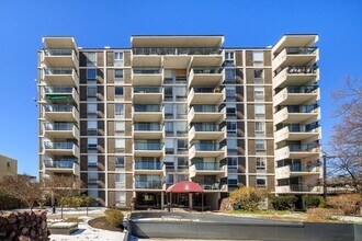 60 Babcock St in Brookline, MA - Building Photo - Building Photo