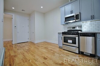 1576 Lincoln Place in Brooklyn, NY - Foto de edificio - Floor Plan