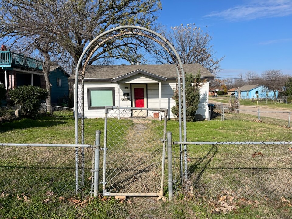 5500 Houghton Ave in Fort Worth, TX - Building Photo