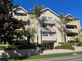 11901 Goshen Ave in Los Angeles, CA - Building Photo