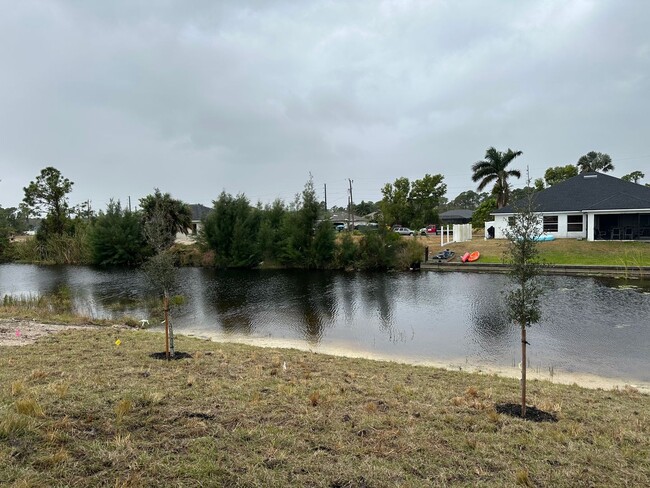 3918 NE 19th Pl in Cape Coral, FL - Building Photo - Building Photo
